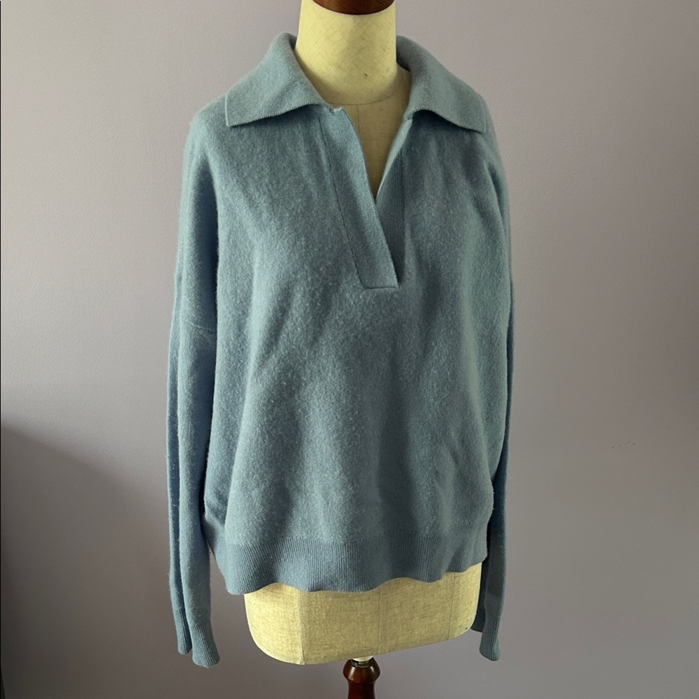 Club Monaco 100% Cashmere Light Blue V-Neck Sweater